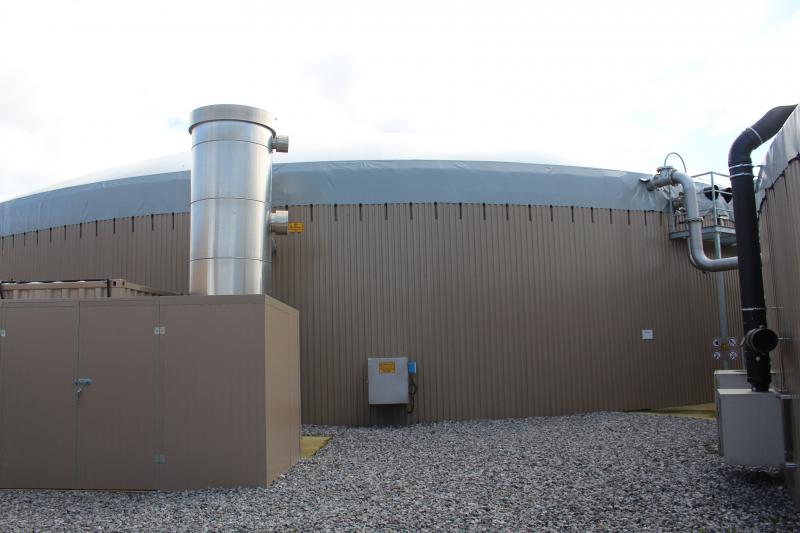 Le digesteur de 6.000 m3. Semi-enterré, il n’a quasiment nécessaire l’usage de la chaudière d’appoint en cas de températures hivernales basses. © Dominique Lapeyre-Cavé