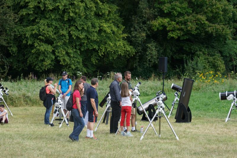 De nombreux téléscopes pourront permettre au public d'admirer le ciel étoilé. © Parc Rousseau