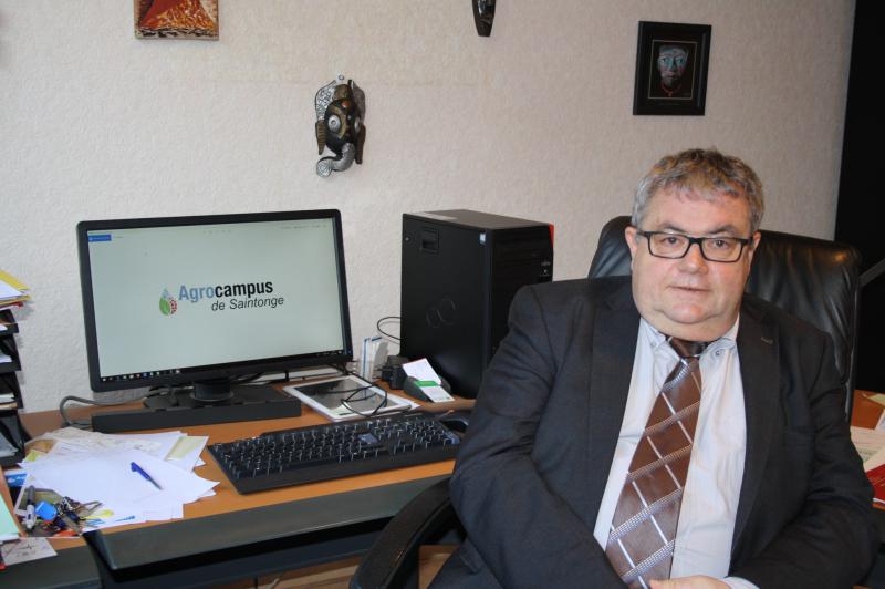 Jean-Michel Bregeon, proviseur du lycée Desclaude de Saintes depuis la rentrée dernière, est
le directeur de l’Agrocampus de Saintonge.