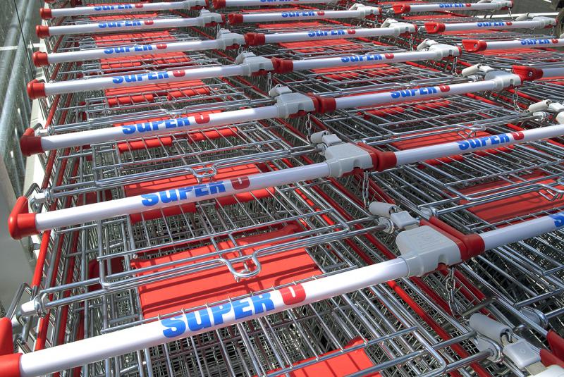 Relèvement du seuil de revente à perte, encadrement des promotions, élargissement de l'interdiction à un prix abusivement bas visent très directement la grande distribution et feront l'objet d'ordonnances.
