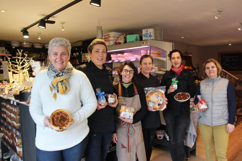 Virginie Coin (à gauche) et son équipe de vendeuses et cuisinières dans le magasin de Crèvecœur-le-Grand. De bons petits plats confectionnés avec des matières premières de qualité.