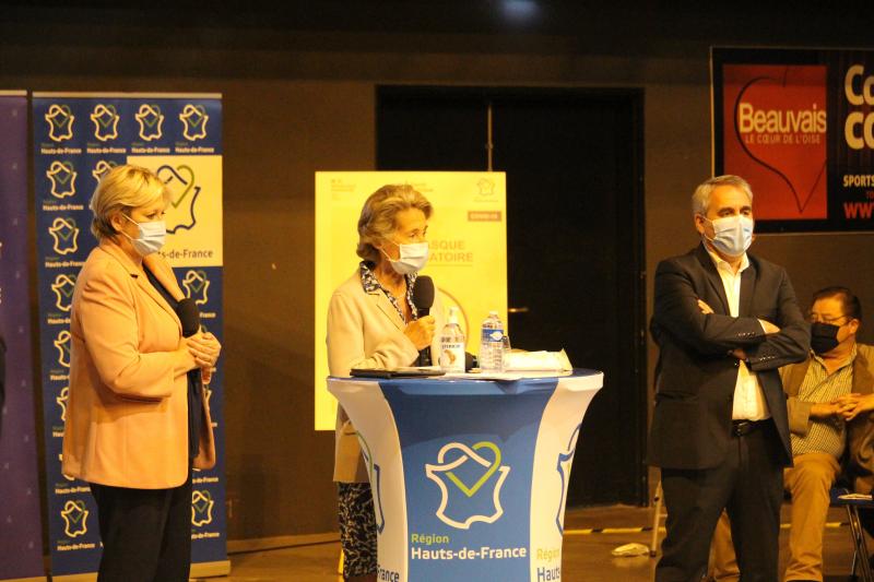 De gauche à droite : Nadège Lefebvre, présidente du Conseil départemental de l’Oise, Caroline Cayeux, maire de Beauvais, et Xavier Bertrand, président du Conseil régional des Hauts-de-France.