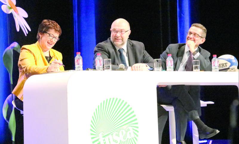 Christiane Lambert, Stéphane Travert et Jérôme Despey, le 29 mars, au 72e congrès de la FNSEA, à Tours.