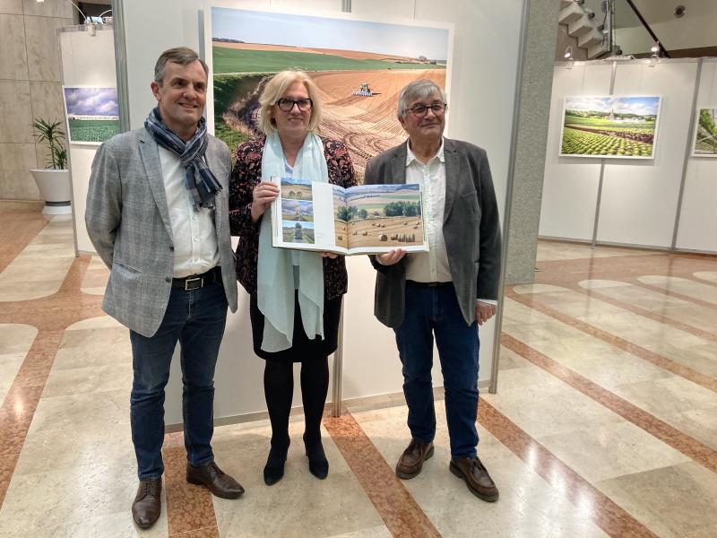 Hervé Ancellin, Nadège Lefebvre et Jean-Pierre Gilson présentent Visages et paysages de l’agriculture de l’Oise.