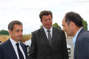 Accueil de Nicolas Sarkozy et d’Édouard Courtial par Hans Dekkers, président de l’Ucac, et Denis Grison, directeur.