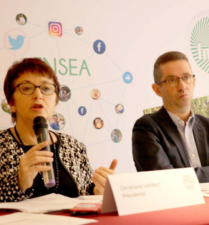 Christiane Lambert, présidente de la FNSEA, et Jérôme Despey, secrétaire général de la FNSEA, le 19 mars, lors de la conférence de presse pour présenter le 73e congrès de la FNSEA.