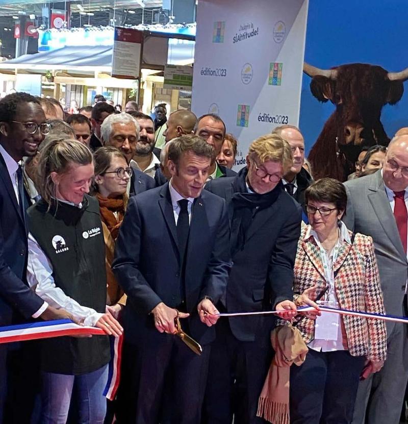 C'est entouré des principaux représentants des organisations professionnelles agricoles, qu'Emmanuel Macron a inauguré le 25 février la 59e édition du Salon international de l'agriculture à Paris.