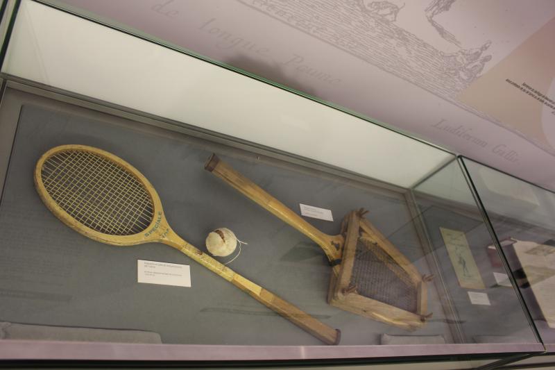 Cette exposition permet d’apprendre que de nombreux sports modernes tiennent leurs origines de jeux plus anciens, certains très répandus dans l’Oise.