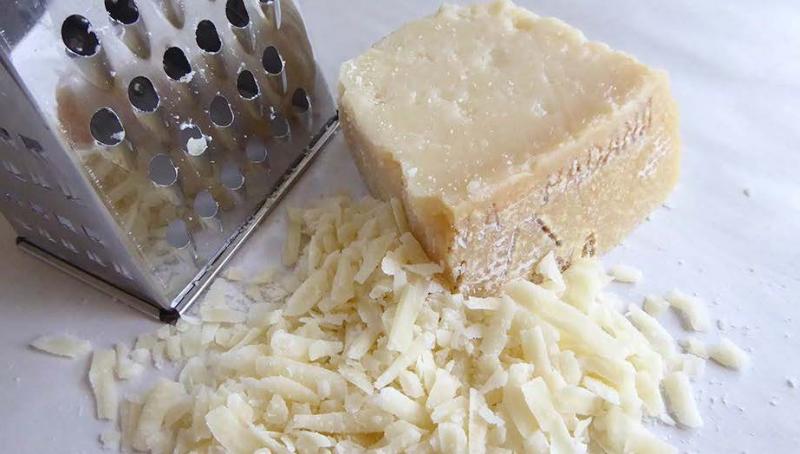 Plusieurs filières sont impactées, comme les exportations de fromages italiens, tels que le parmesan, qui accusent une perte de 60 Moi €.