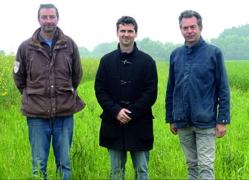 De g.à d. : Patrick Delbende, Antoine Phelippeau (développement-animation de la ferme pilote) et Philippe Leclercq.