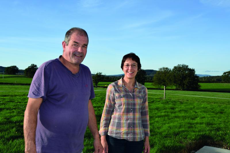 Complémentaires, Anne-Marie et Jean-Louis Segaud le sont autant pour les travaux de la ferme que dans leur mission de famille d’accueil.