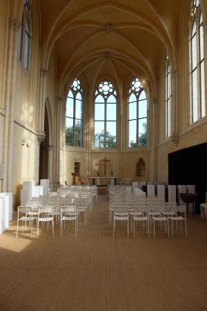 L'église du prieuré accueille messes, concerts et expositions.