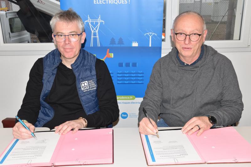 De gauche à droite : Pierre Orveillon, directeur adjoint de la MSA de Picardie, et Philippe Dubois, directeur adjoint de la maintenance chez RTE.