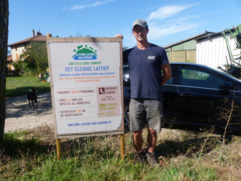 Florian Vieudrin, l’un des associés au Gaec de la Croix Pomiers, à Saint-Martin-du-Mont dans l’Ain s’est engagé à réduire de 20% les émissions de gaz à effet de serre de son exploitation d’ici 2025.