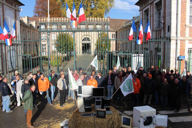 «On est à 908 jours de retard de paiement sur les MAEC de l’année 2016-2017...  Dans la région Hauts-de-France, ce sont plus de 1.000 agriculteurs qui n’ont pas reçu leur accompte» exclame Luc Smessaert, vice-président de la FNSEA. (© Dorian Alinaghi)