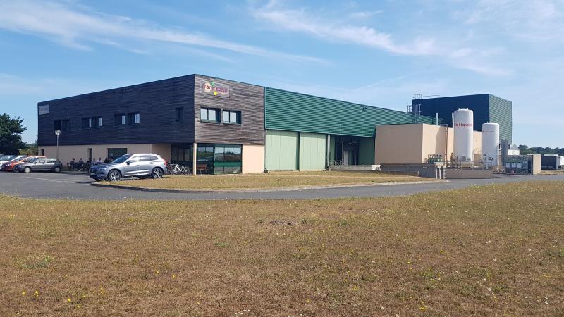 L'usine Fromacoeur, 3 500 mètres carrés de bâtiments à Ruffec.