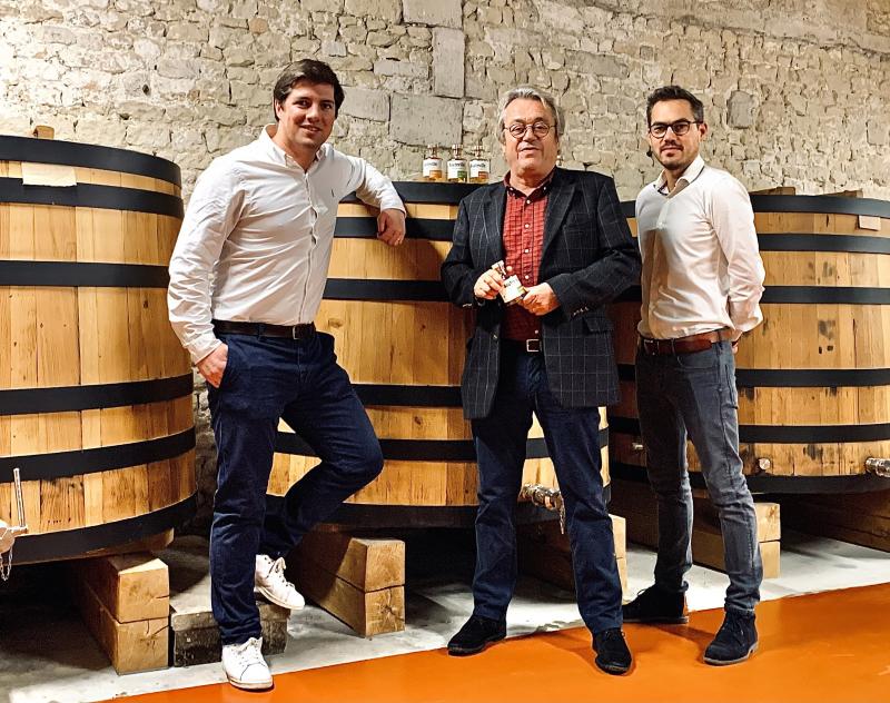 Claude et Marc Maumont (SDV) et Lionel Sack, gérant du Baume
de Bouteville, s’allient pour fonder ensemble La Compagnie
de Bouteville.