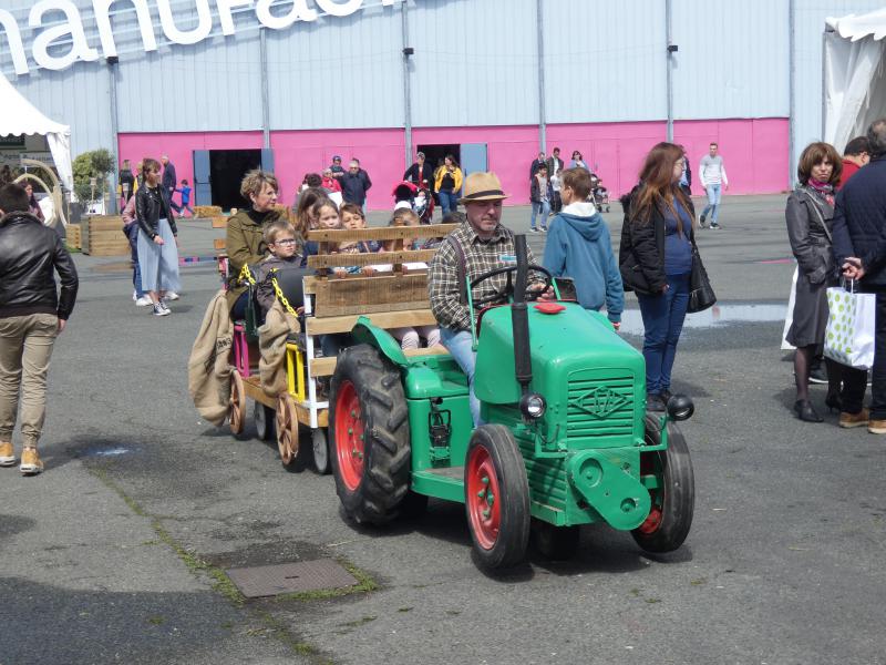 Tout au long du week-end, cette « balade en tracteur » a rencontré un franc succès.