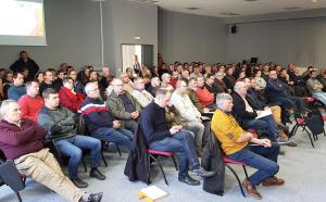Plus d’une centaine d’agriculteurs sont venus s’informer
sur le sujet des zones de non-traitement (ZNT) lors de la réunion organisée à Guichainville conjointement par la chambre d’agriculture de l’Eure et la FNSEA 27.