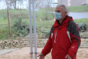 Denis Richard, paysagiste de formation et chef dentreprise à Saint-Didier-de-Formans, dans lAin : « Ce sont des métiers porteurs. On constate un véritable effet Covid qui se traduit par une attention particulière pour les extérieurs. Il y a, certes, un essoufflement des appels doffres concernant les gros chantiers au profit des commandes des particuliers qui ont, elles, explosé !  Il y a des besoins de main duvre dans toute la région et surtout aux alentours des grandes villes ».