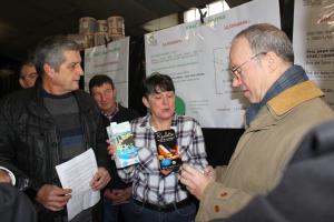 Dominique Barrau et Christine Vazeille présentent la gamme des produits Montlait qui font la «fierté» des producteurs adhérents.