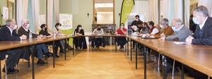 Lundi 22 février, les syndicats agricoles FDSEA et JA ont réuni les élus territoriaux, ainsi que la présidente du conseil départemental Sophie Pantel et la vice-présidente de région Aurélie Maillols, pour discuter loi Égalim et inquiétudes sur la future Pac, à Mende.