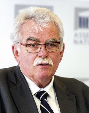 André Chassaigne, député du Puy-de-Dôme mène depuis plusieurs années le combat pour des retraites agricoles décentes.