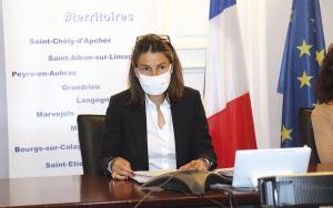 La préfète, Valérie Hatsch, en conférence de presse vendredi 9 septembre pour donner les résultats des analyses des bovins du mont Lozère.