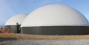 Les méthaniseurs permettent de produire du biogaz méthane pour satisfaire 50 % des besoins des habitants et entreprises de Meslay-du-Maine en hiver, et 100 % lété.