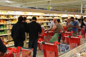 Les producteurs de lait continuent de produire à perte. Ils dénoncent la spirale à la baisse provoquée par un groupe leader, Lactalis, qui n’a d’ailleurs pas signé la charte proposée par la FNPL. Dans l’Oise comme ailleurs, les éleveurs avaient manifesté dernièrement dans des GMS à Beauvais et s’apprêtaient à rejoindre leurs collègues à Laval ce jeudi 25 août devant le siège national de Lactalis.