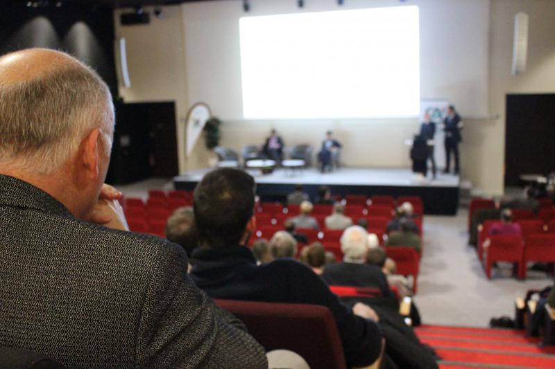 D’après les scientifiques, les bactéries responsables de la méthanisation constitueraient les premiers organismes vivants apparus sur Terre, il y a plus de 3 milliards d’années, à une époque où l’oxygène n’existait pas encore dans l’atmosphère. Elles se nourrissaient de molécules organiques présentes dans leur environnement comme aujourd’hui et transformaient le gaz carbonique et l’hydrogène contenus dans ces molécules en méthane et en oxygène.
