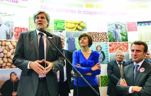 De g. à dte., Stéphane Le Foll, ministre de l'Agriculture ; Carole Delga, secrétaire d'Etat chargée du Commerce ; Emmanuel Macron, ministre de l'Economie.