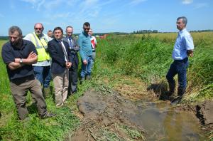 Une charte départementale a été élaborée à l’initiative de la FDSEA pour permettre des travaux d’entretien des cours d’eau destinés à éviter les inondations.