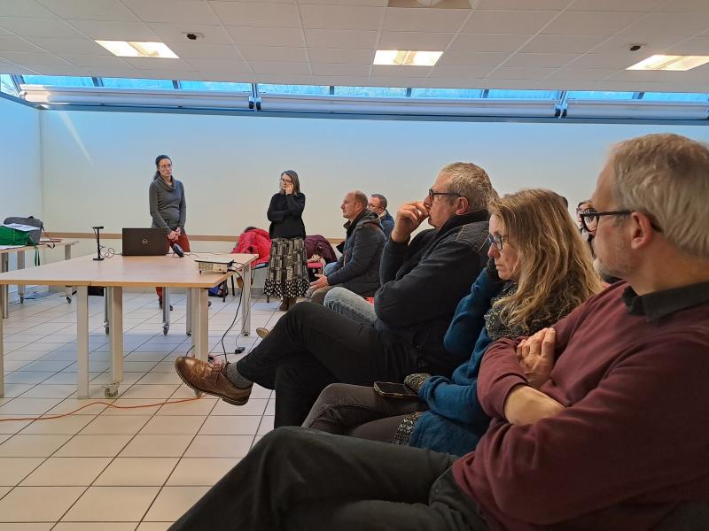 Une réunion d'information s'est tenue à Bresles pour présenter aux exploitants le projet de chauffage urbain alimenté au miscanthus pour la communauté d'agglomération du Beauvaisis.