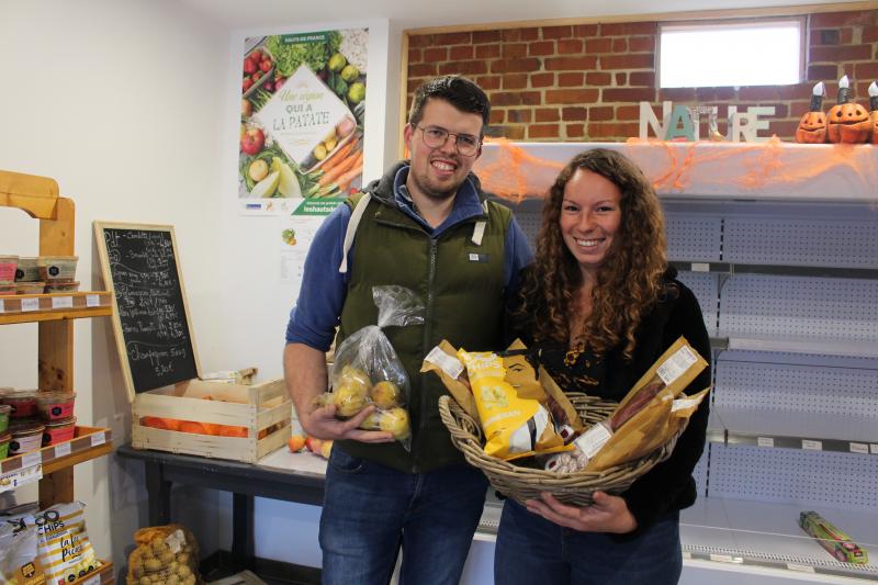 Clément et Mallaury tiennent tous les deux le magasin La clé des saveurs.