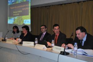 à la tribune, Emmanuelle Peugeot, chef comptable de lassociation, Brigitte Henry-Maigniel, directrice, Didier Verbeke, président, Guillaume Chartier, président de la FDSEA, et Jean-Pierre Dubois, commissaire aux comptes.