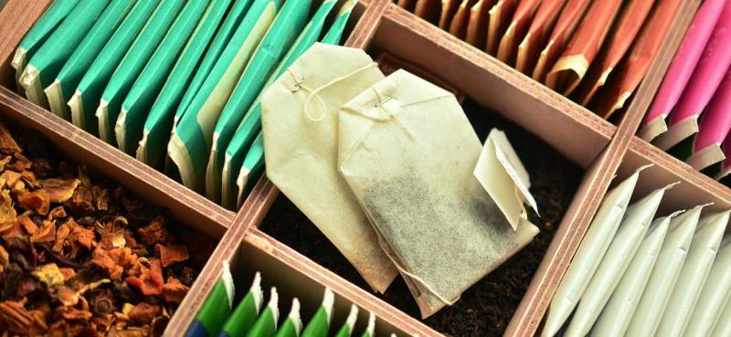Les emballages compostables seront autorisés uniquement pour les sachets de thé, les filtres et dosettes à café, les étiquettes de fruits et légumes et les sacs en plastique très légers.