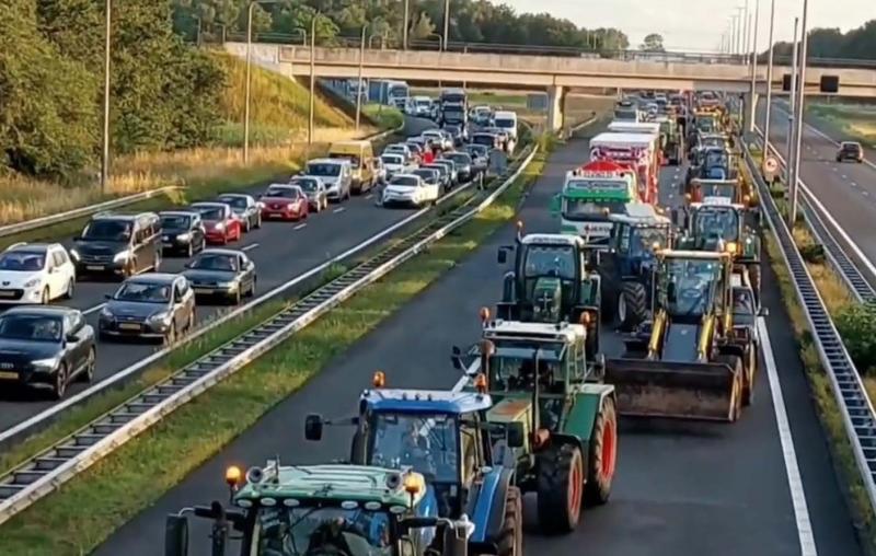 Les images des manifestations ayant fait le tour de la planète, les agriculteurs néerlandais reçoivent le soutien parfois appuyé de personnalités politiques de plusieurs pays.