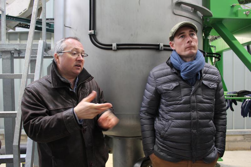 Benoît Levasseur et Pierre-Henri Roland, agriculteurs dans le Valois, se sont lancés avec passion dans la méthanisation avec injection dans le réseau. (© Dominique Lapeyre-Cavé)