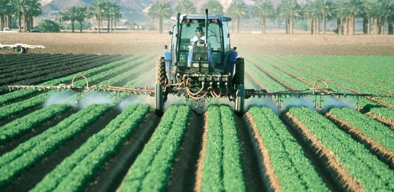 Les agriculteurs français sont exposés à une concurrence qui, à l’autre bout du monde, continue d’utiliser du 2,4-D dans ses champs.