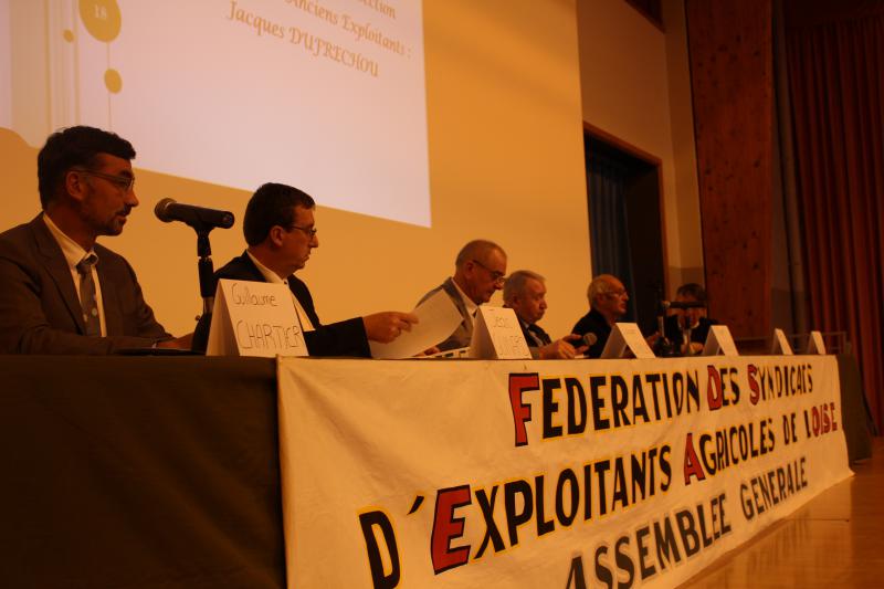 De gauche à droite : Guillaume Chartier, président de la FDSEA60, Jean Guinard, président de la DDT, Jacques Dufrechou, président national de la section des anciens, Roger Dewulf et Didier Cornet, co-présidents régionaux, et Henri Fayeulle, secrétaire général.