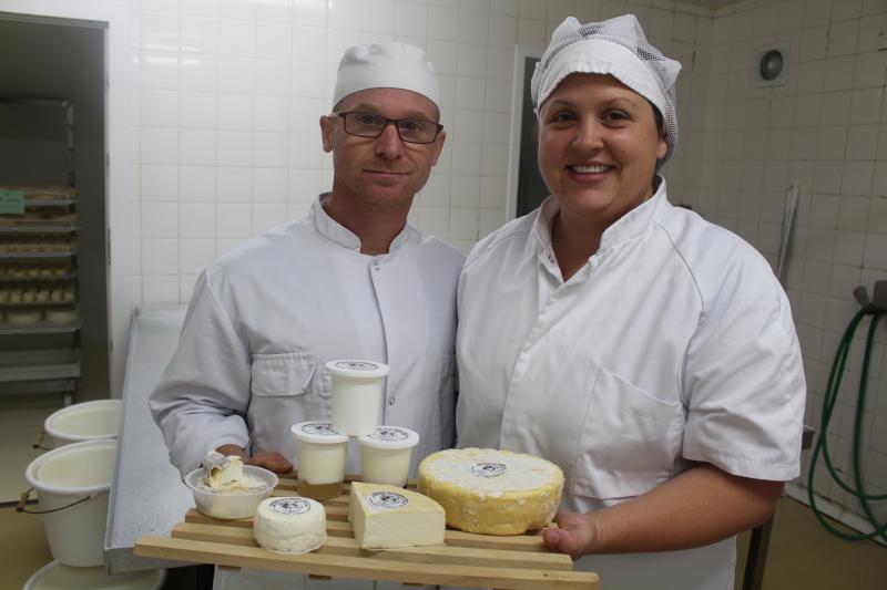 Sébastien et Véronique, de la chèvrerie la Barb’iquette, vous présentent leur gamme de produits au lait de brebis, une première dans l’Oise.