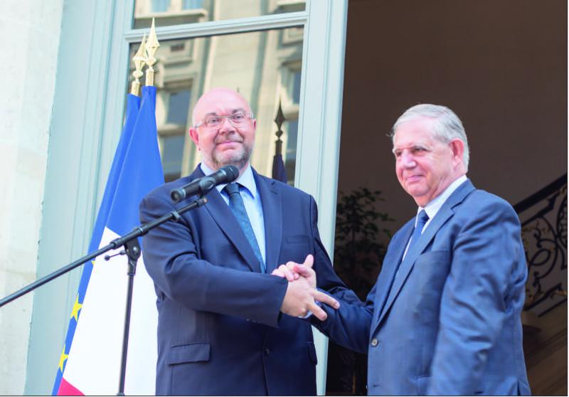 Passation de pouvoirs entre Jacques Mézard (à droite) et Stéphane Travert (à gauche) au ministère de l’Agriculture le 22 juin dernier.