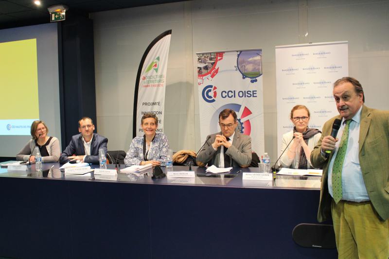 De gauche à droite : Édith Carton, chargée d’études de la CCI Oise, Grégory Stanislawski, directeur des études CCI de la région, Isabelle Gastal, directrice départementale de la Banque de France, Hervé Ancellin, président de la Chambre d’agriculture de l’Oise, Hélène Grandclaudon, chargée des affaires économiques et prospective de la Chambre régionale d’agriculture, et Philippe Enjolras, président de la CCI de l’Oise.