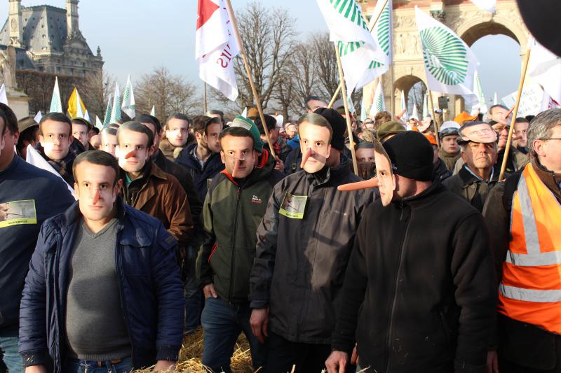 L’Oise était représentée avec environ 70 agriculteurs venus en car, en train ou par leurs propres moyens. Les 5 départements des Hauts de France étaient représentés avec environ 250 agriculteurs. (© Laurent Mingam)