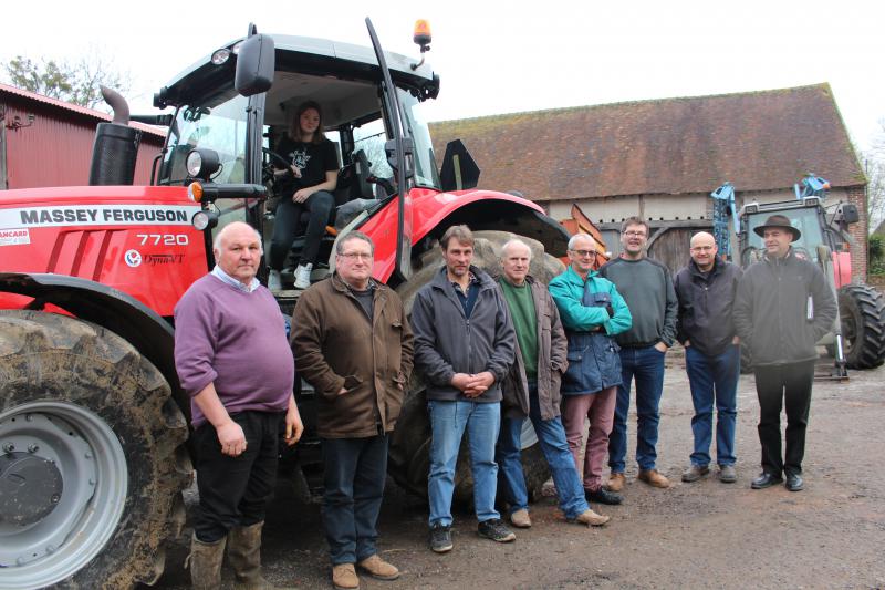 La dernière acquisition de la Cuma du Sud-Ouest de l'Oise, un tracteur.