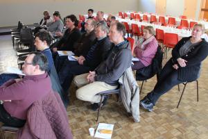 Assemblée de section d’Avenir Conseil Élevage, le 26 janvier dans la salle des fêtes de Marseille-en-Beauvais. Au premier plan, Patrice Payen, membre du conseil d’administration. Un autre éleveur de l’Oise, Arnaud Basset, est également administrateur de cette coopérative régionale.