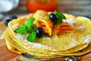 Au sucre, au chocolat, à la confiture, au miel ou encore à la crème de marrons, les crêpes se dégustent à toutes les sauces.