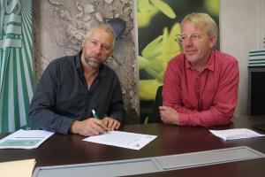 Régis Desrumaux et Luc Smessaert ont signé la tribune.