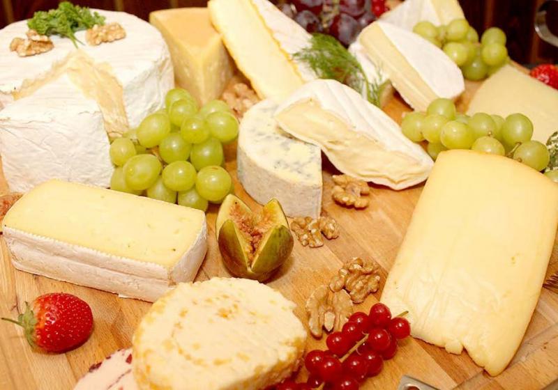 L'engouement des britanniques pour le commerce de proximité profite à des produits français vendus dans des magasins spécialisés, comme le fromage.
